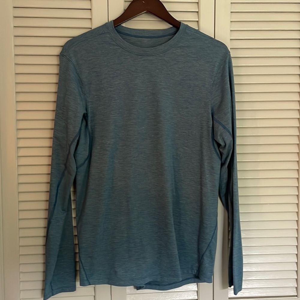 Men’s Lululemon blue workout shirt